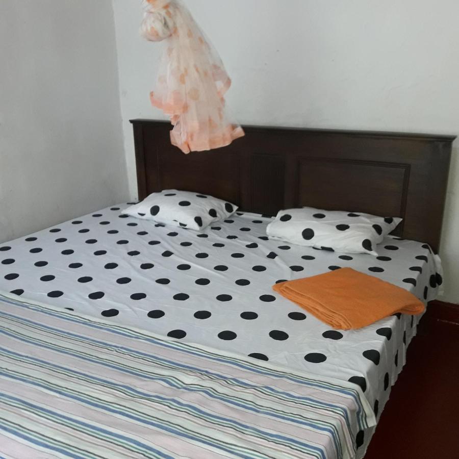 Colonial Surfing Villa Hostel & Home Stay Midigama East Habitación foto