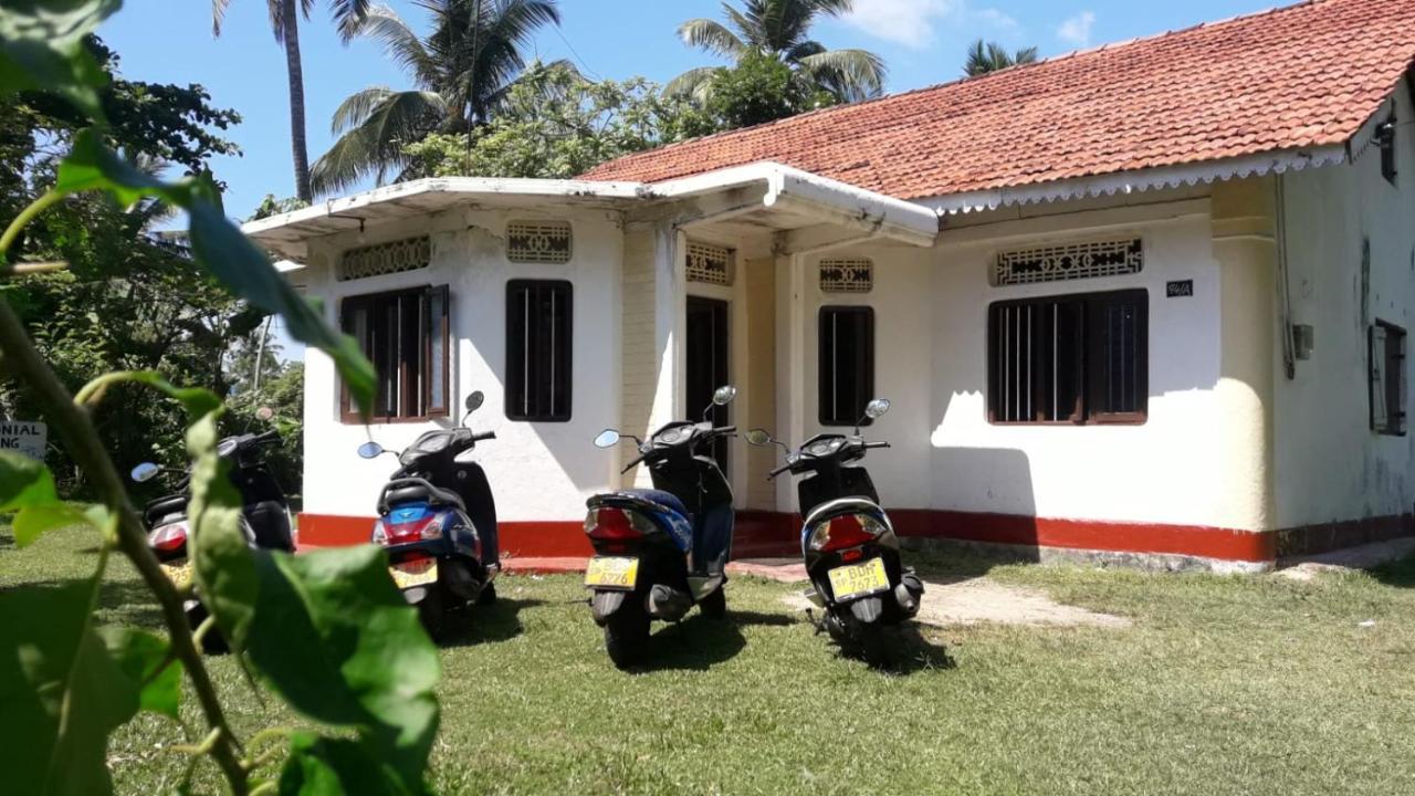 Colonial Surfing Villa Hostel & Home Stay Midigama East Habitación foto