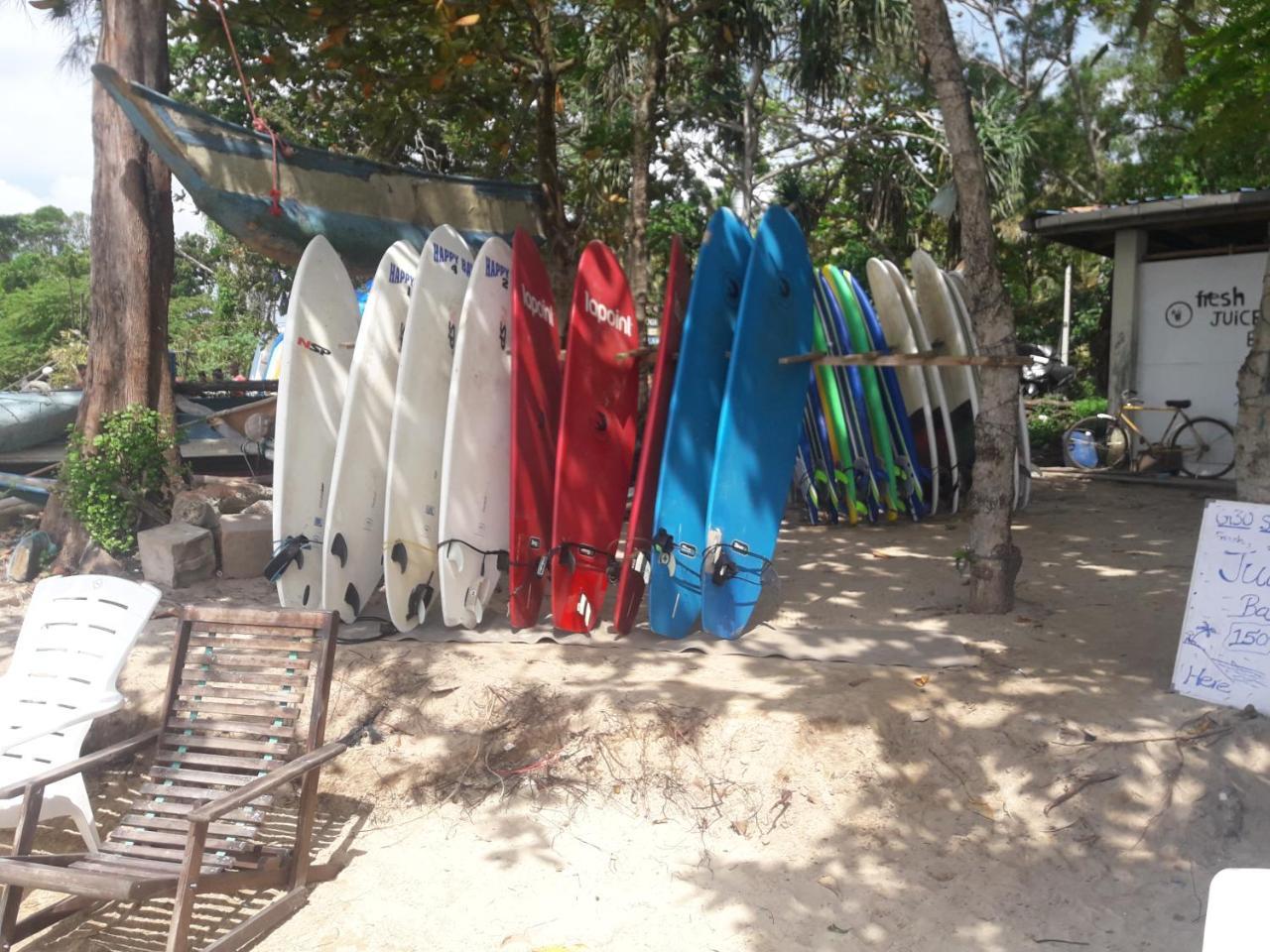 Colonial Surfing Villa Hostel & Home Stay Midigama East Exterior foto