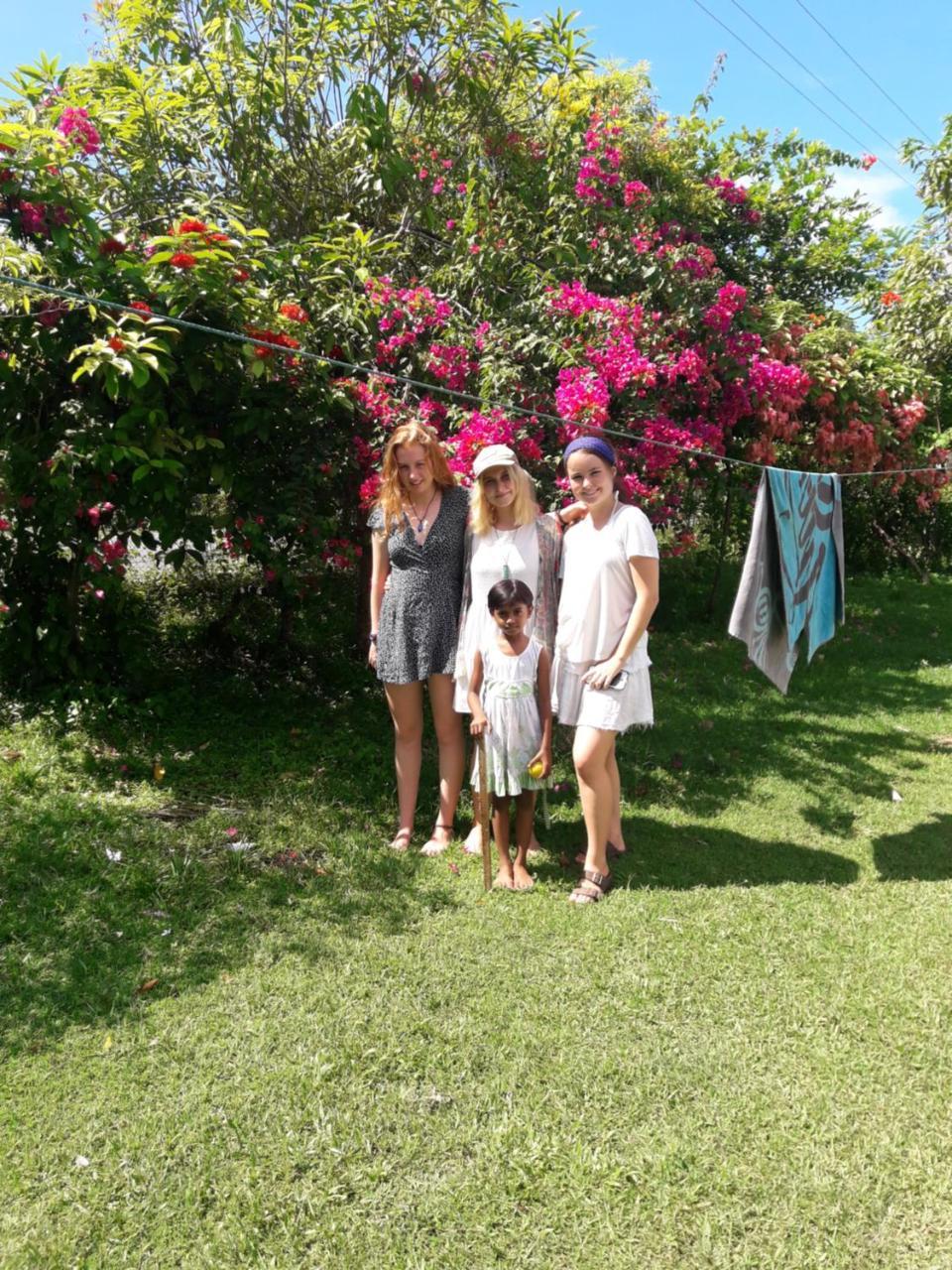 Colonial Surfing Villa Hostel & Home Stay Midigama East Exterior foto