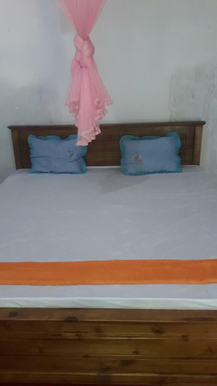 Colonial Surfing Villa Hostel & Home Stay Midigama East Exterior foto